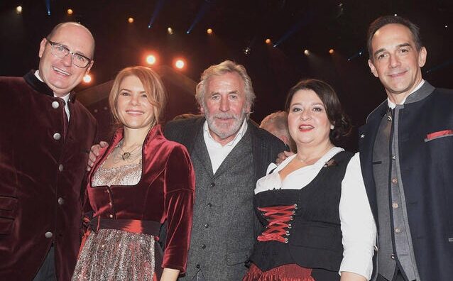 Harry Blank (rechts) mit seinen "Dahoam is Dahoam"-Co-Stars. Foto: Imago/Eibner